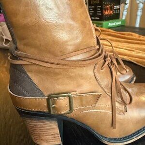 Pierre Dumas Ravenna booties in tan